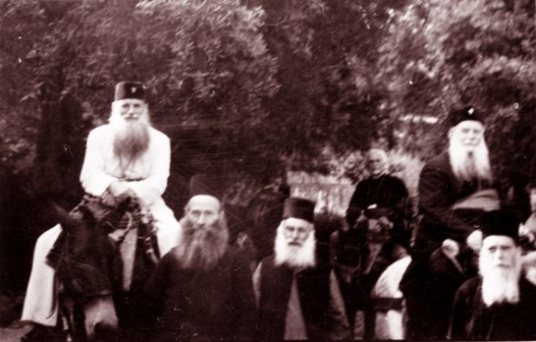 27 iunie 1963 – Vizita Patriarhului Iustinian Marina la Chilia Sf. Ipatie însoțit de IPS Firmilian al Olteniei și Pr. Prof. I. G. Coman