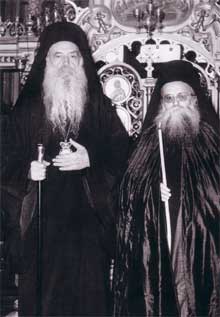 Părintele Gherásimos împreună cu Patriarhul Ecumenic Athenagora, cu ocazia înmânării unui premiu, octombrie 1963