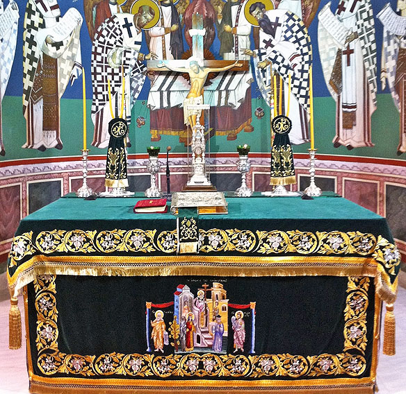 altar in sfanta masa