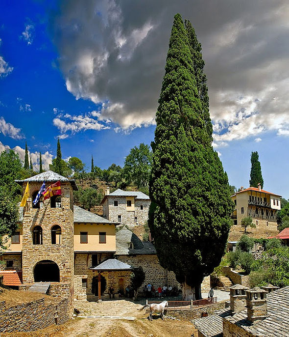 Schitul Sfântul Panteleimon al mănăstirii Koutloumous, foto Dimitris Tilis
